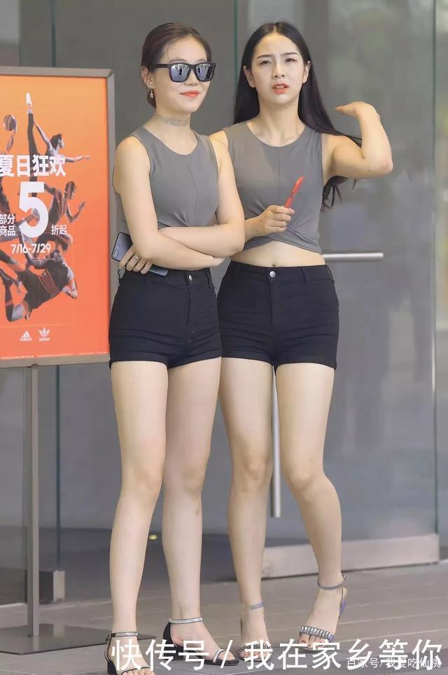 满分|紧身露腰装姐妹花,白皙迷人,时尚气息满分