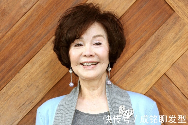 染发 这才是老年人最美的发型,蓬松卷发知性优雅,花白发更显成熟魅力