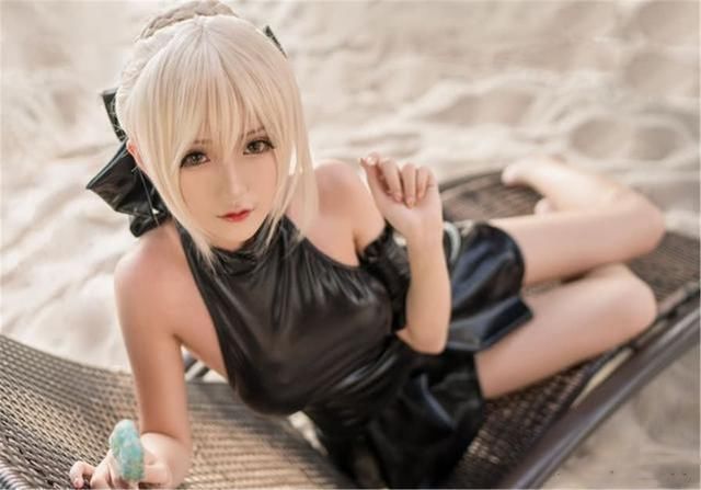 沫子|同样是cos,蔡萝莉假清纯,腐团儿很性感,看到沫子这才是真女神