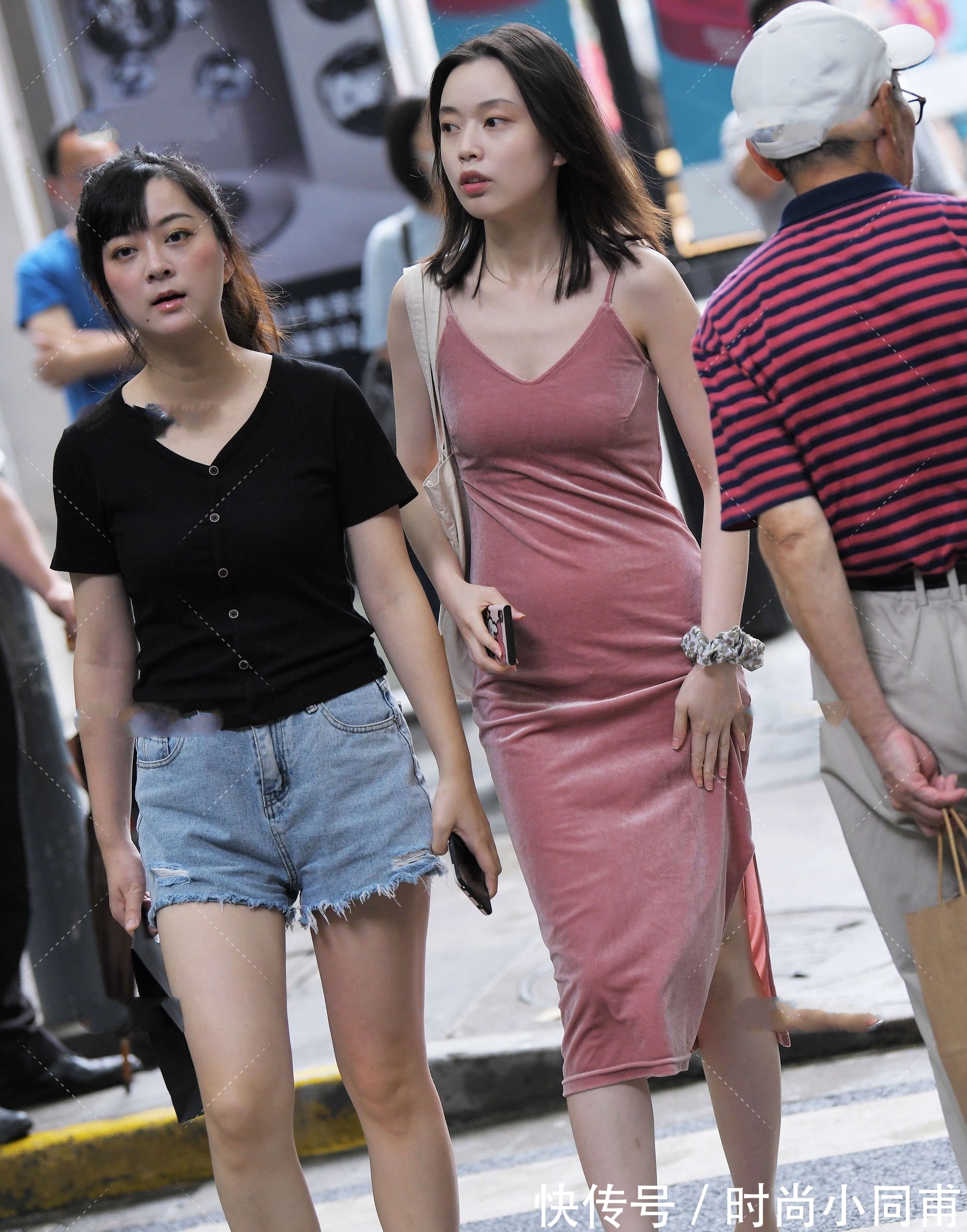 减龄|淡粉色连衣裙很减龄，丝绒材质高级十足，蝴蝶结增添甜美感