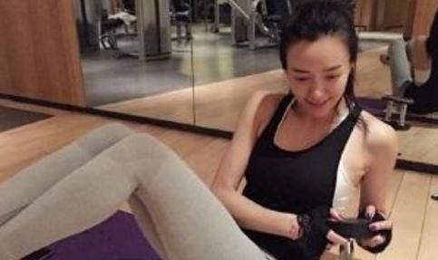 膝盖|当女性下半身出现3个“异常”时,别不承认,你已经衰老了!