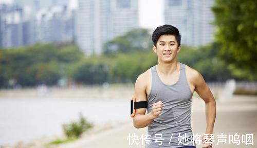 胸背|跑步的时候,如何掌握身体姿势和动作要领?