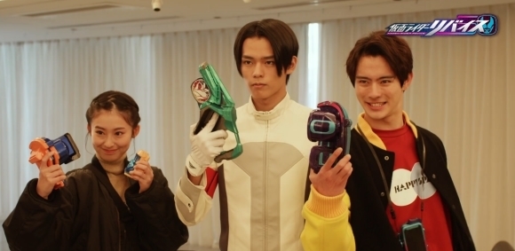 大二|假面骑士revice13话:强化形态登场,蜃楼回归,贞德获得新武器!