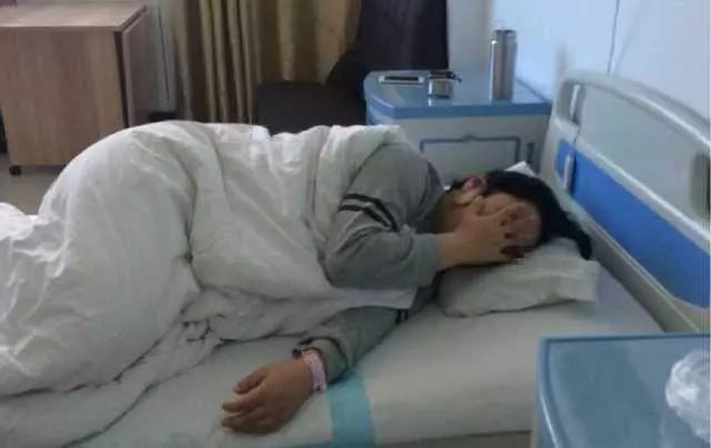 腸癌|28歲女子，腸道內長滿腫瘤，疼痛難忍，父母含淚，放棄治療