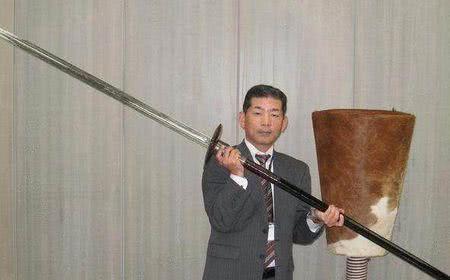 古代人持刀纵马,现代人营养均衡,究竟谁的力气更大呢?