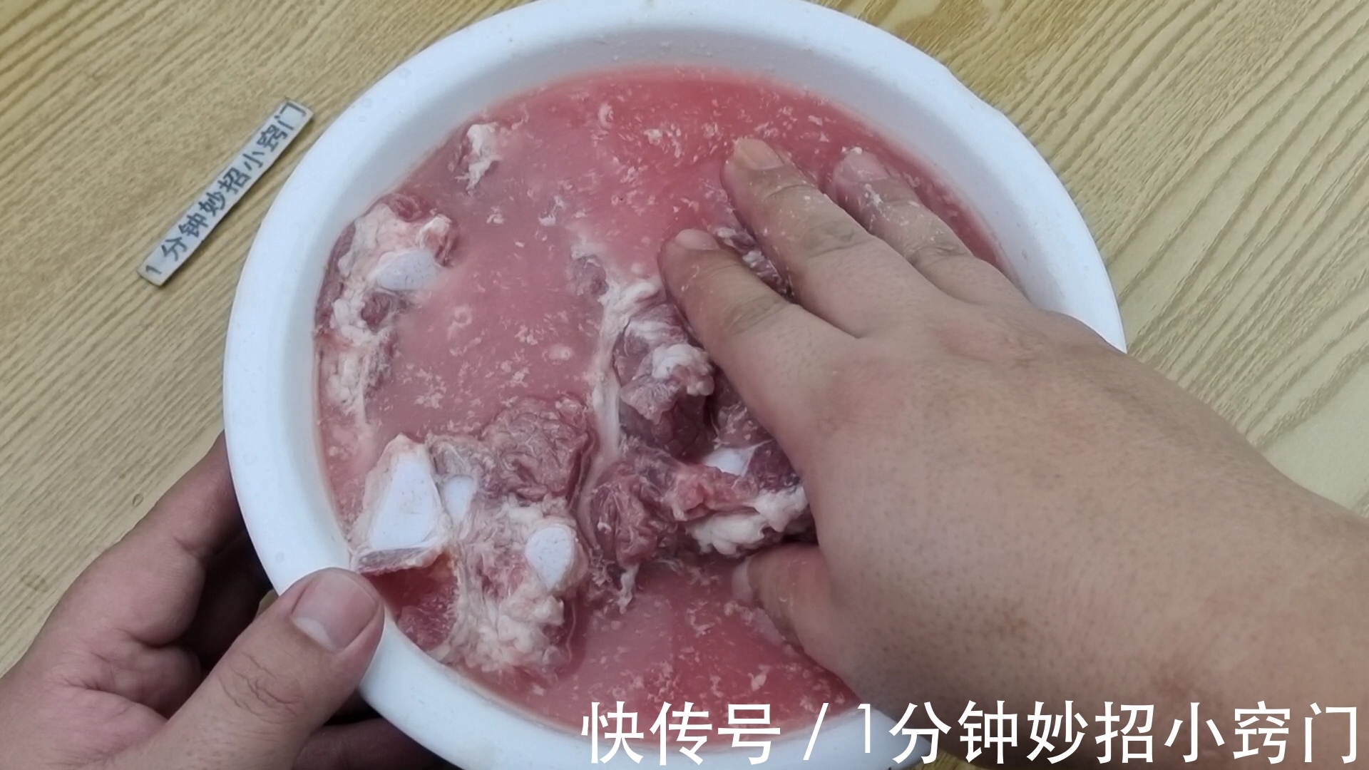 焯水|做排骨时，切记别直接焯水，教你一招，排骨鲜嫩不腥不柴