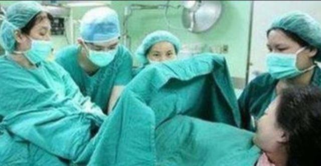 宝妈|宝宝刚出生就对妈妈“笑”,护士却猛扇一巴掌,事后宝妈连声道谢