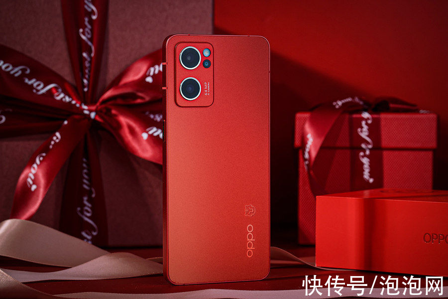 oppo|更高级的红丝绒质感 OPPO Reno7新年版评测