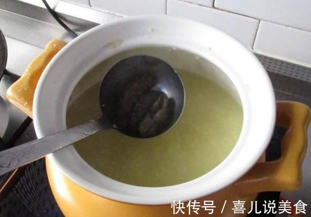 煮小米粥时,别傻傻加水了,米店老板透露,难怪小米“不开花”