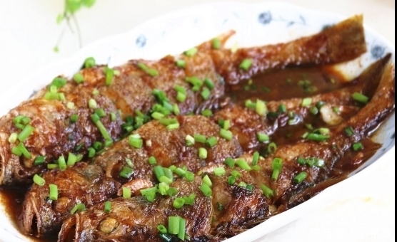 不粘锅|不管煎什么鱼,煎鱼前多做一步,鱼皮不破不粘锅,肉嫩还入味