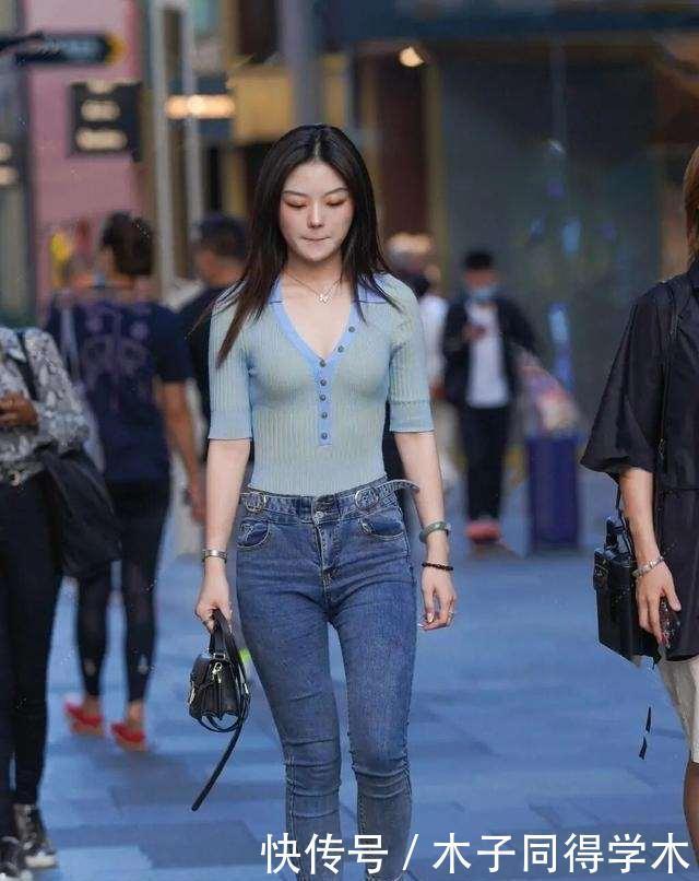 搭配|绿色休闲上衣搭配蓝色牛仔打底裤,美女一枚,不会出错的