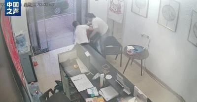 一命|“去医院就晚了!”11岁儿子被卡喉,宝妈2个“果断”救孩子一命