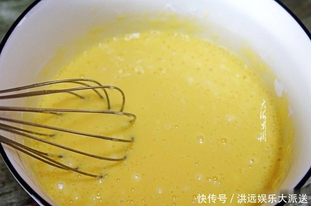 不用|孩子不爱吃早餐,试试这款蛋糕,不用烤箱不打发,香甜细腻好消化