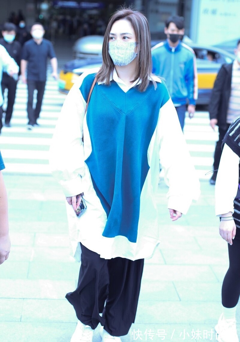 衣品 阿娇发胖后衣品“堪忧”,穿大码衬衫还配阔腿裤,目测像130斤