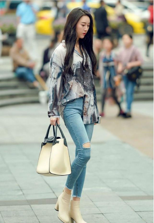 a6418 牛仔裤搭配打底上衣,充满时尚气息,尽显娇媚优雅的女人味