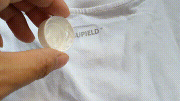 衣服|倒咖啡倒酱油测试白T恤，真的不会脏