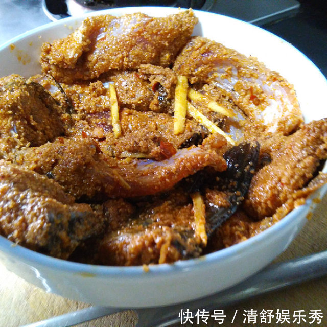  肉质|家常粉蒸鱼，肉质鲜嫩入味，端上桌都夸好吃