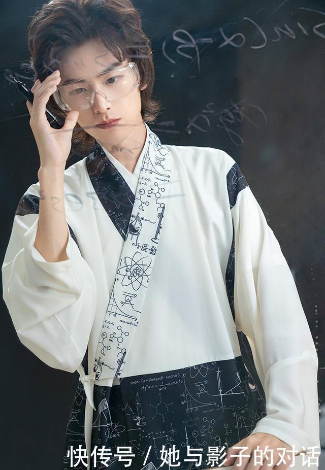 汉服|店家真会玩,把“它”融入汉服,网友谁敢穿这个去考试