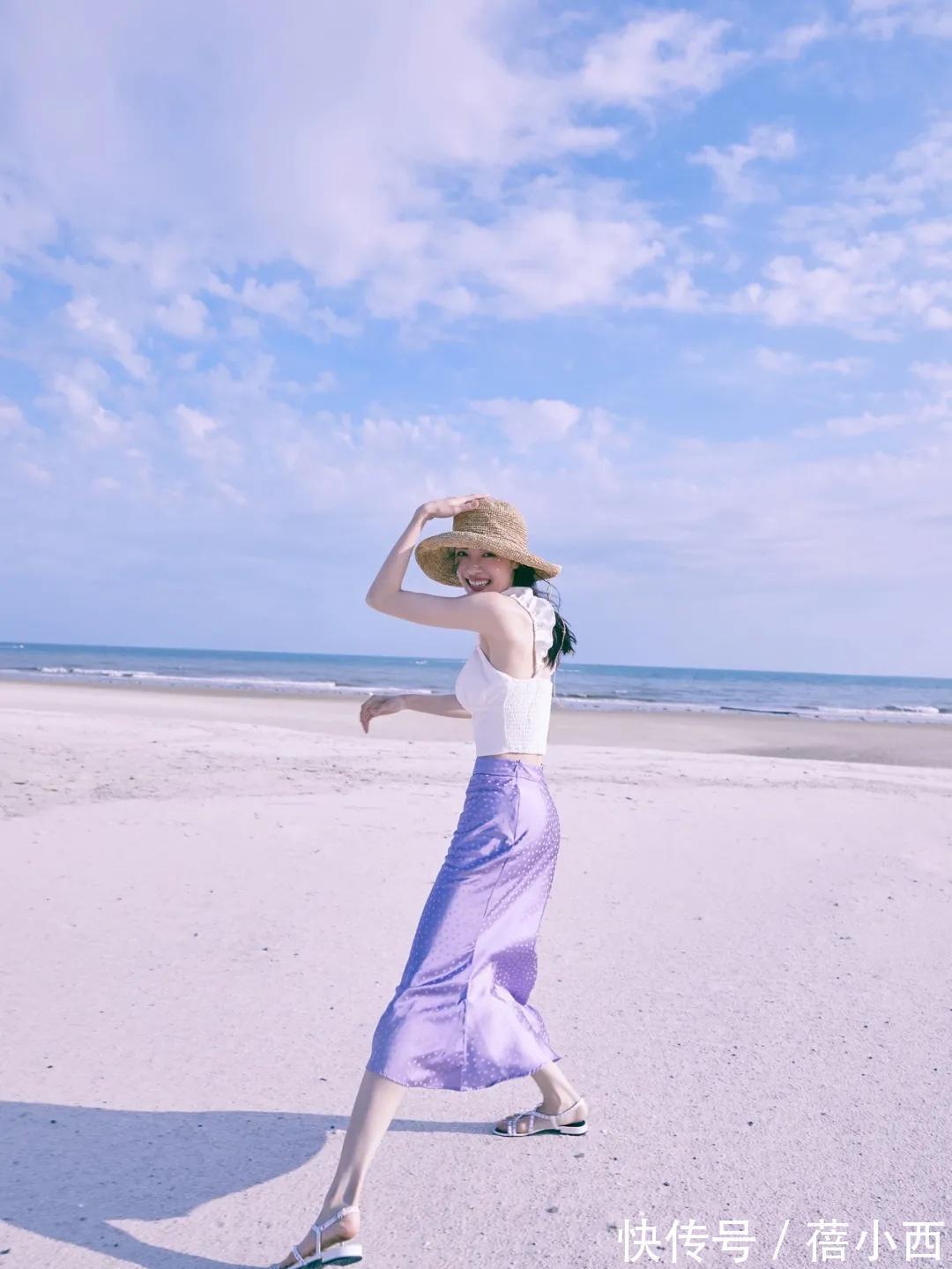 紫色|钟楚曦的身材真绝了,穿吊带上衣没赘肉,配半身裙曲线流畅好吸睛