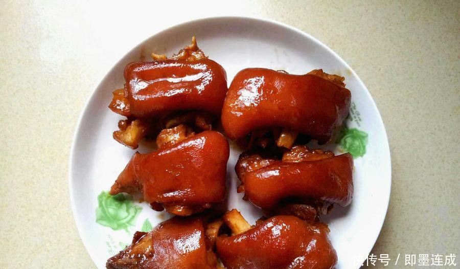 捡回|朱元璋指着猪蹄儿问，这菜叫什么沈万三机智回答，捡回一条命！