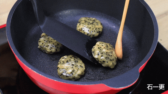 不用烤箱，没有一滴水的花生芝麻酥，一口一个，根本停不下来