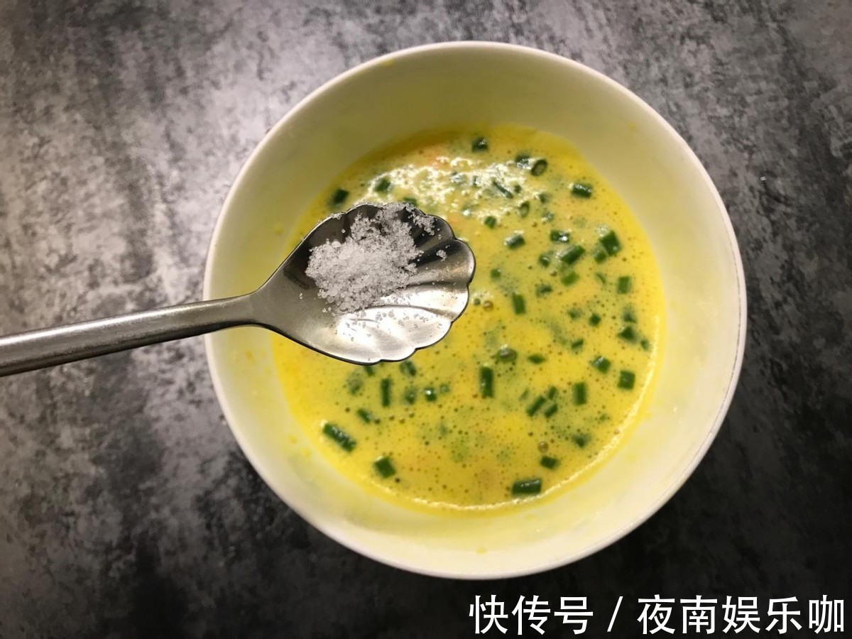 鸡蛋|精致细腻,口感丝滑,在家做营养高的鸡蛋卷