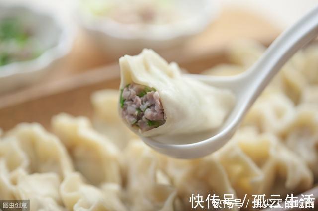 大厨不会告诉你,拌饺子馅时,多加1勺它,好吃10倍,锁水提鲜