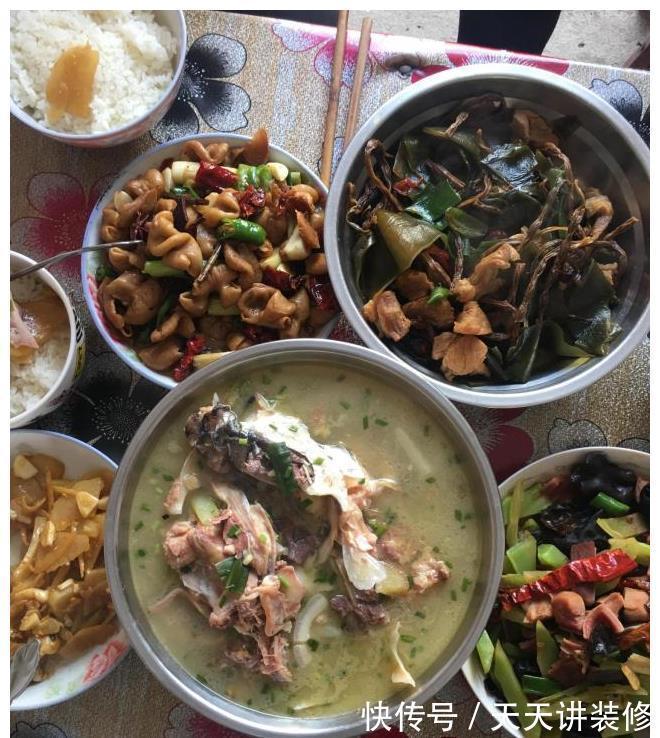 辣炒肥肠|公婆忙完庄稼又要去打工，我特意做了一桌菜送行，饭后吃的都想哭