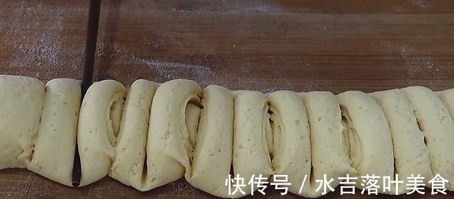 自从玉米面学会这样做,我家的正餐三顿两顿都吃它,低脂又解馋!