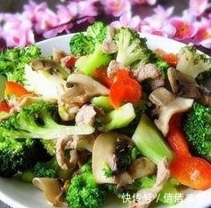 几道闪闪发光的菜肴，好吃下饭没得说，让家人的食欲大增