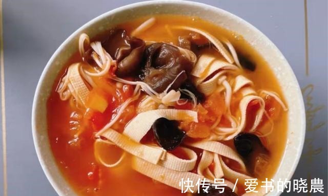 天一冷，常给孩子喝这汤，10分钟就上桌，营养极高，再贵也别省！