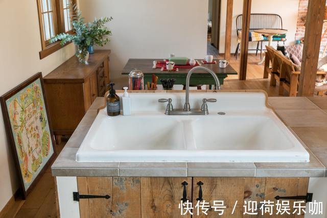 两只狗|70后夫妻的朴素生活:自律18年从不断舍离,家中照样干干净净