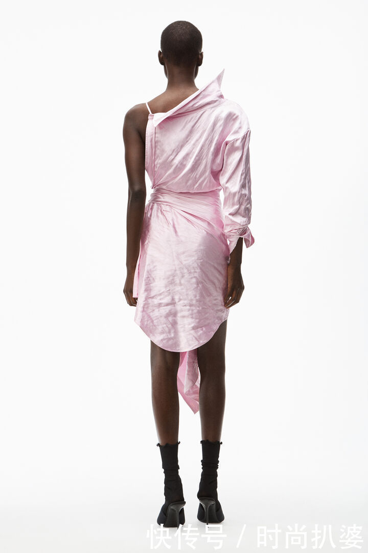 连衣裙|娜扎颜美身材好，上综艺太养眼！可这件近万睡衣风连衣裙太显廉价