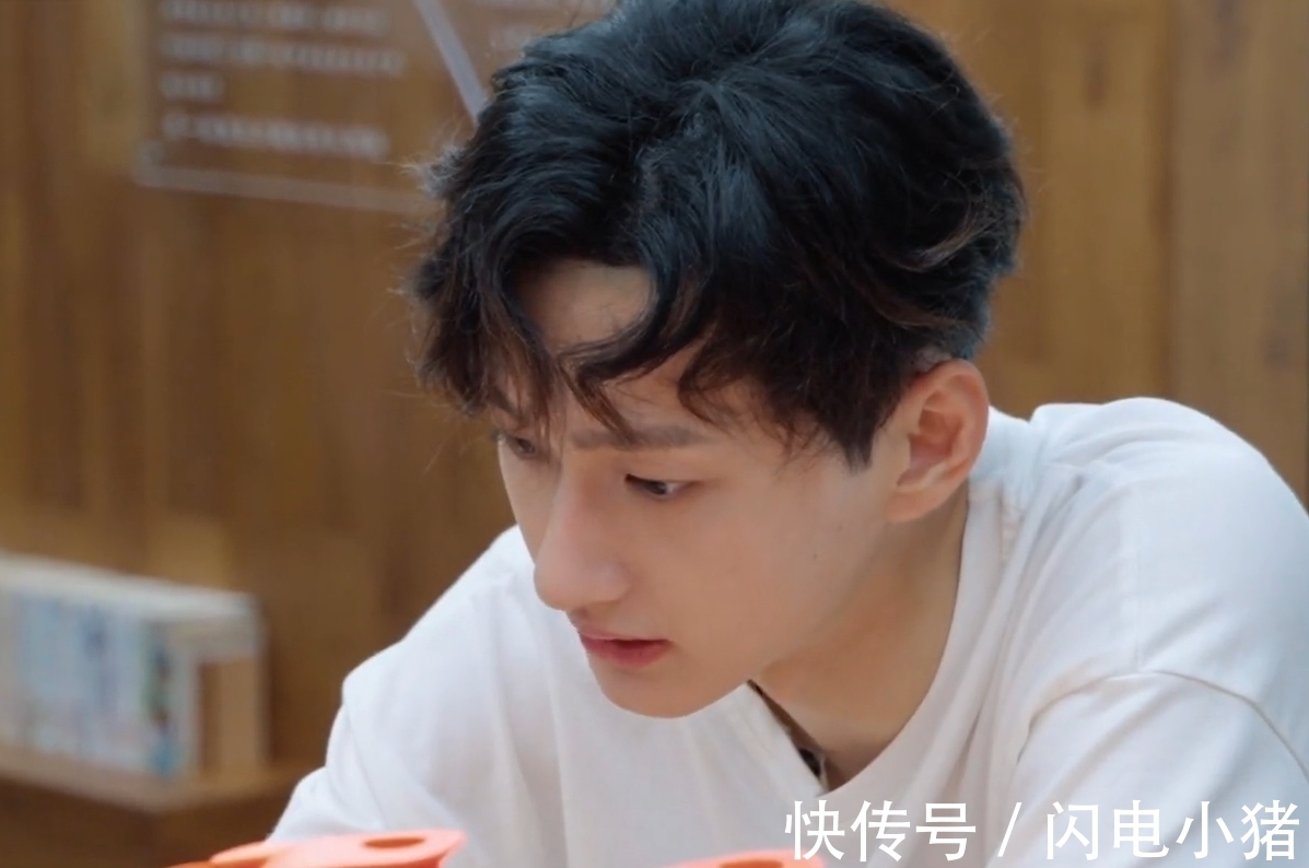 创造营|孟子义遇上耿直相亲对象,气氛看似冷清,实则两人是“推拉”高手