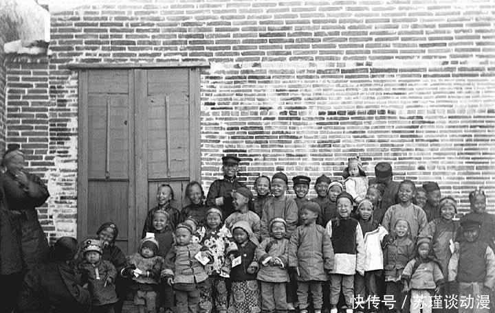 很大|晚清老照片:押赴刑场的犯人,农民的孩子与官员的孩子差别很大