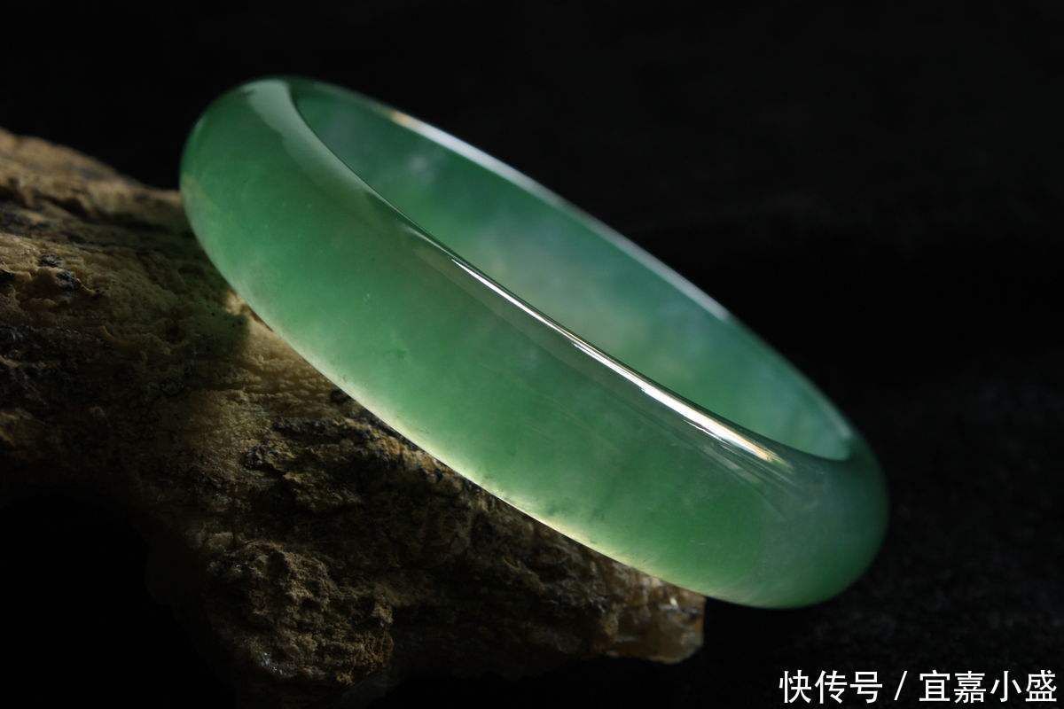 大家知道吗?关于翡翠的故事和一些看法!!