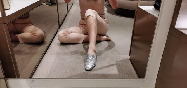 大牌|“裹脚式”高跟鞋也很好看,休闲风的另类表现,你的鞋柜值得拥有