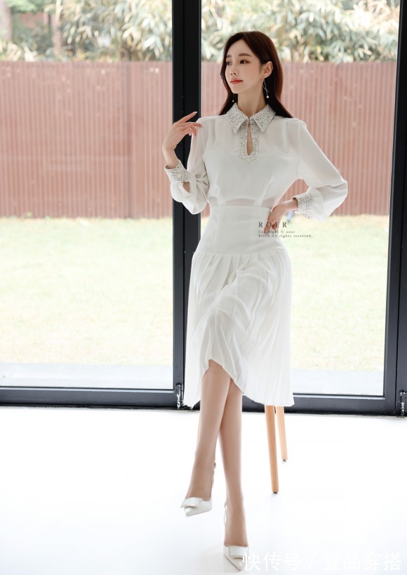 贝加莫雪穗|女神孙允珠高清时尚搭配:贝加莫雪穗晶莹飘绢百褶长裙