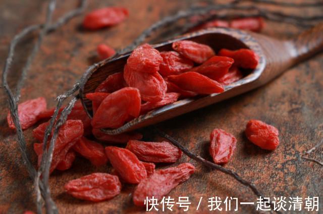 红枣枸杞|山楂搭配这些泡水喝,坚持喝一段时间就会发现,肚腩不见了