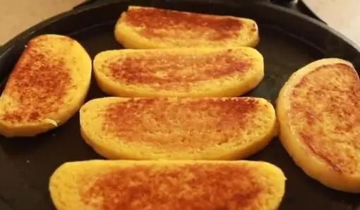 家里有玉米面一定要学做它,不用烤箱,咬一口直掉渣,太香了