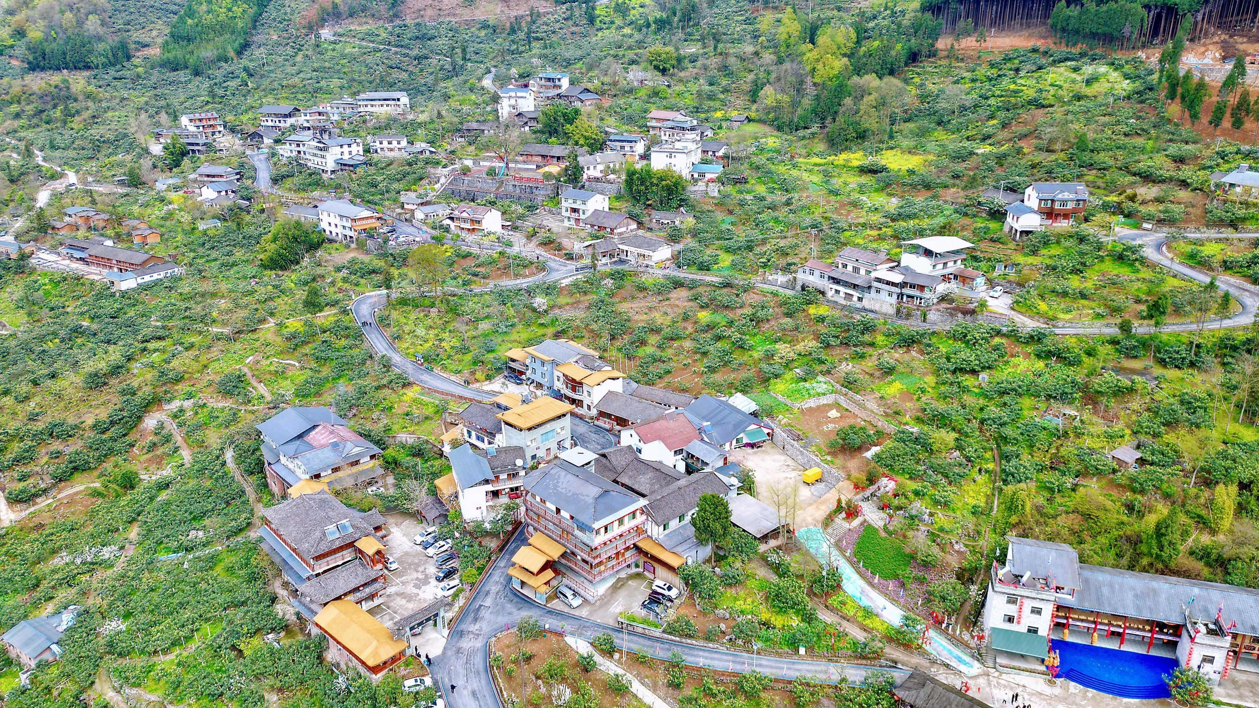 我们的家园｜四川石椅羌寨：群山环绕 峰峦叠翠