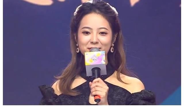 旗袍造型|LPL安排旗袍造型送祝福，一笔姐的脸垮到认不出，希然是现场最美