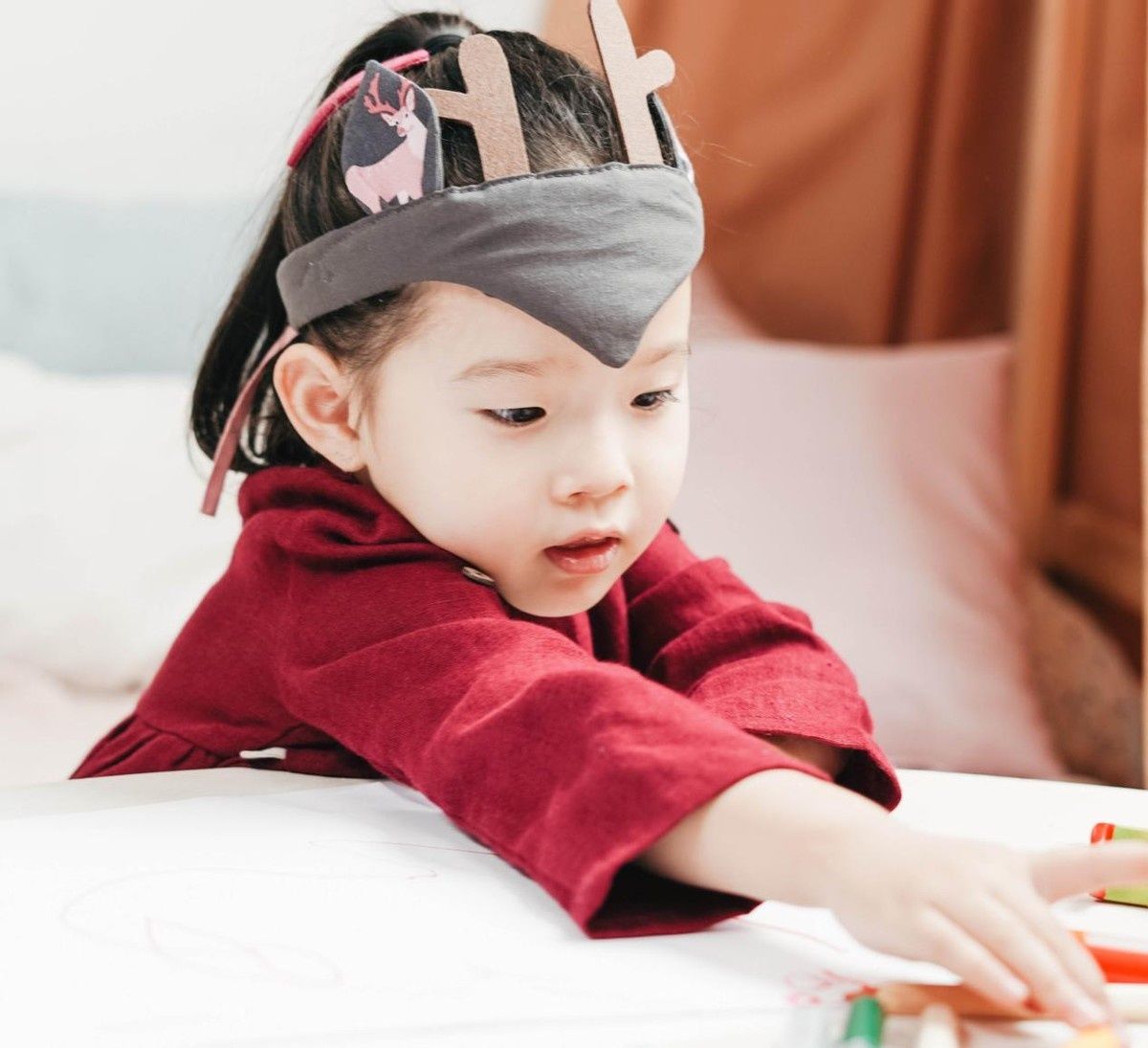 刘思琦|16岁女巨婴吃饭靠妈喂，日花销过万：养废一个女儿，富养她就够了