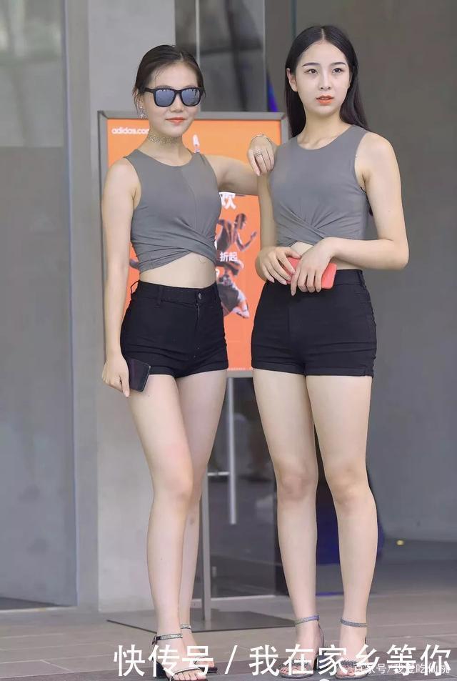 满分|紧身露腰装姐妹花,白皙迷人,时尚气息满分