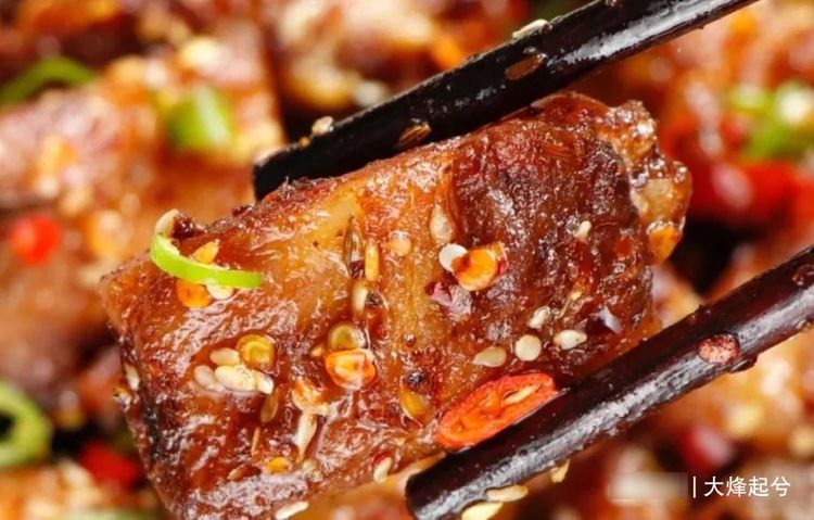 饭店的干锅排骨为啥那么好吃，大厨教你技巧，简单又实用