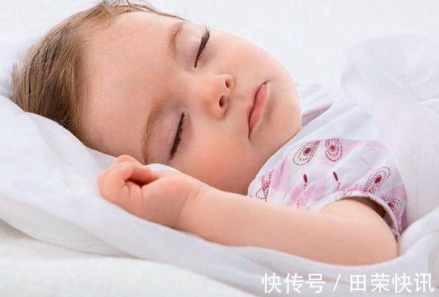 气味|宝宝''一抱就睡,一放就醒''知道原因后,妈妈舍不得放下了