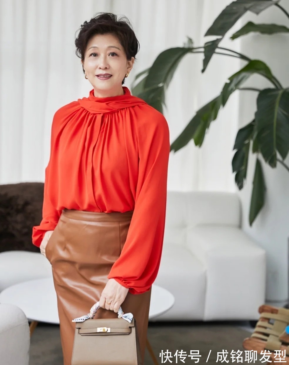 衬衫|五六十岁的女人怎么穿减龄?学会“三要三不要”,时尚优雅显年轻