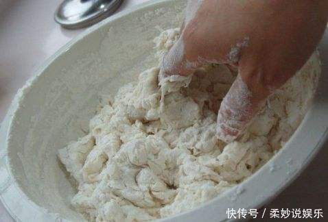 卖馒头的大爷说漏嘴,蒸馒头时加点“它”,蒸出的馒头香甜松软