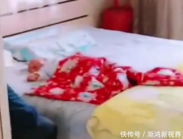 妈妈|宝宝出生后回家，爷爷盯着孙女看了1小时，画面太美妈妈不忍破坏