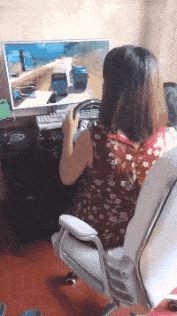 |搞笑GIF:在驾校这样练车 我就不信你练不好